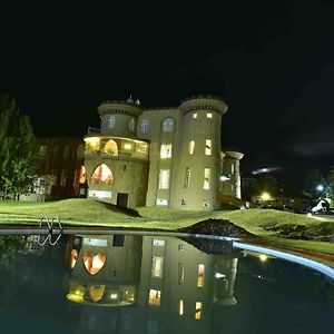 Tafaria Castle And Country Lodge